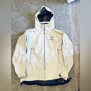 Arc'teryx Womens Stone White Shell Jacket Size XL